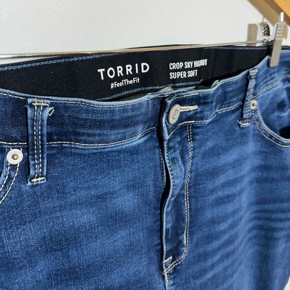 Torrid Crop Sky High Boot Super Soft Jeans Plus Size 20 Excellent Condition - Picture 3 of 3